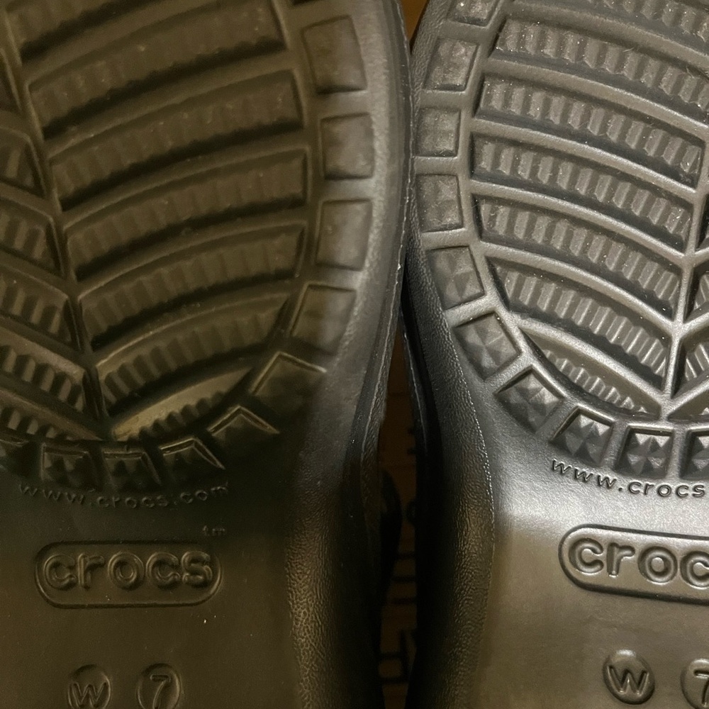 Crocs💜Size 7💜 - Picture 13 of 15